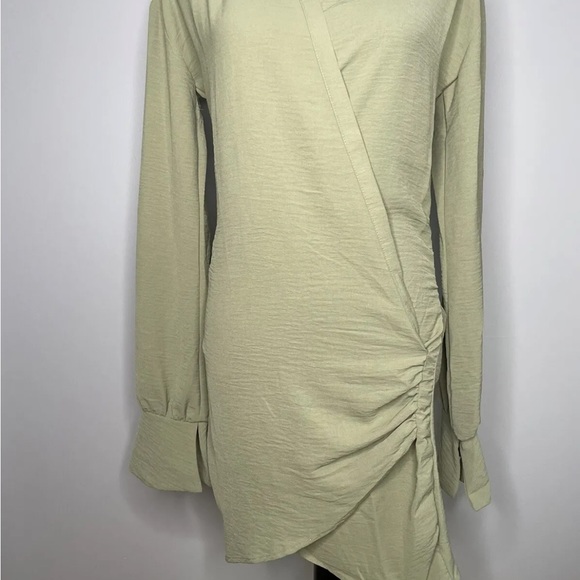Pretty Little Thing Textured Extreme Plunge Bell Cuff Faux WrapShirt Dress US/2 - Picture 6 of 9